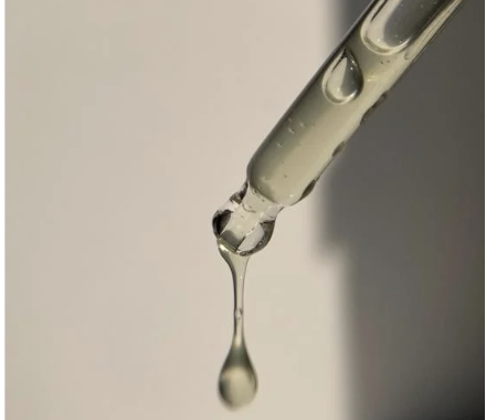 CellDerma Retinoid Pipette Droplet Close Up Content Image