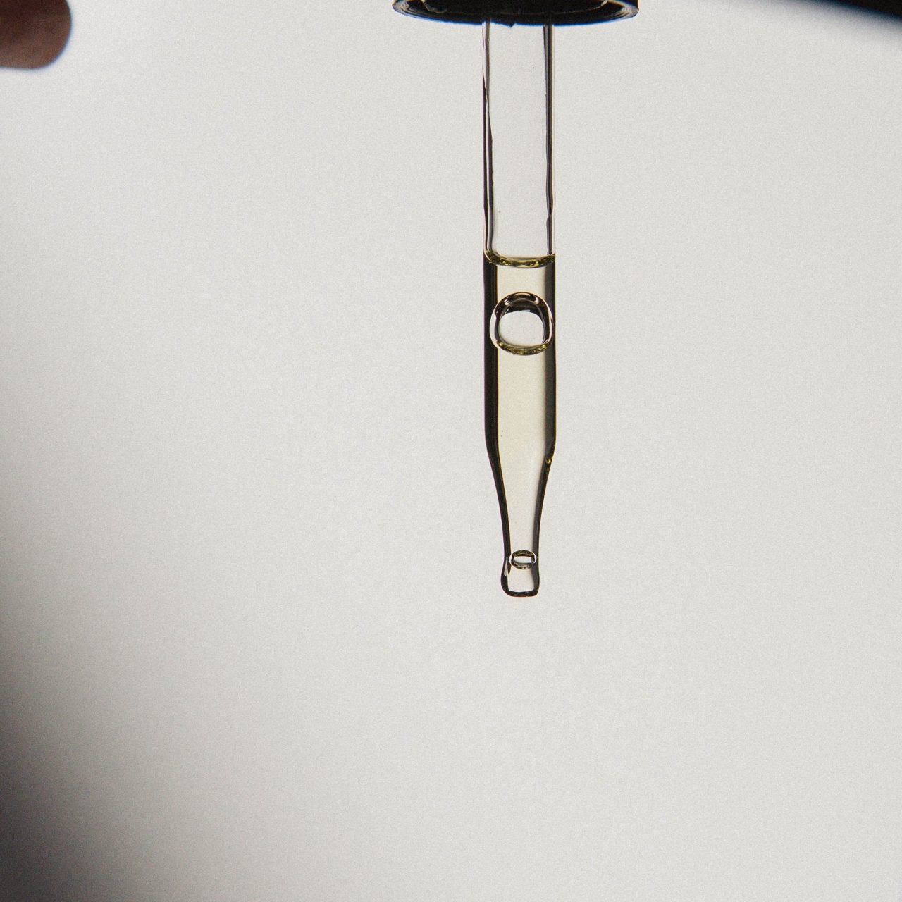 CellDerma Serum Vertical Up Close Pipette Content Image