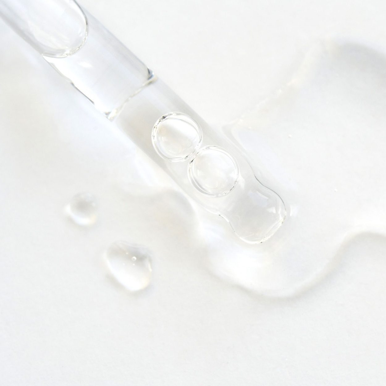 CellDerma Serum - White Pipette Content Image